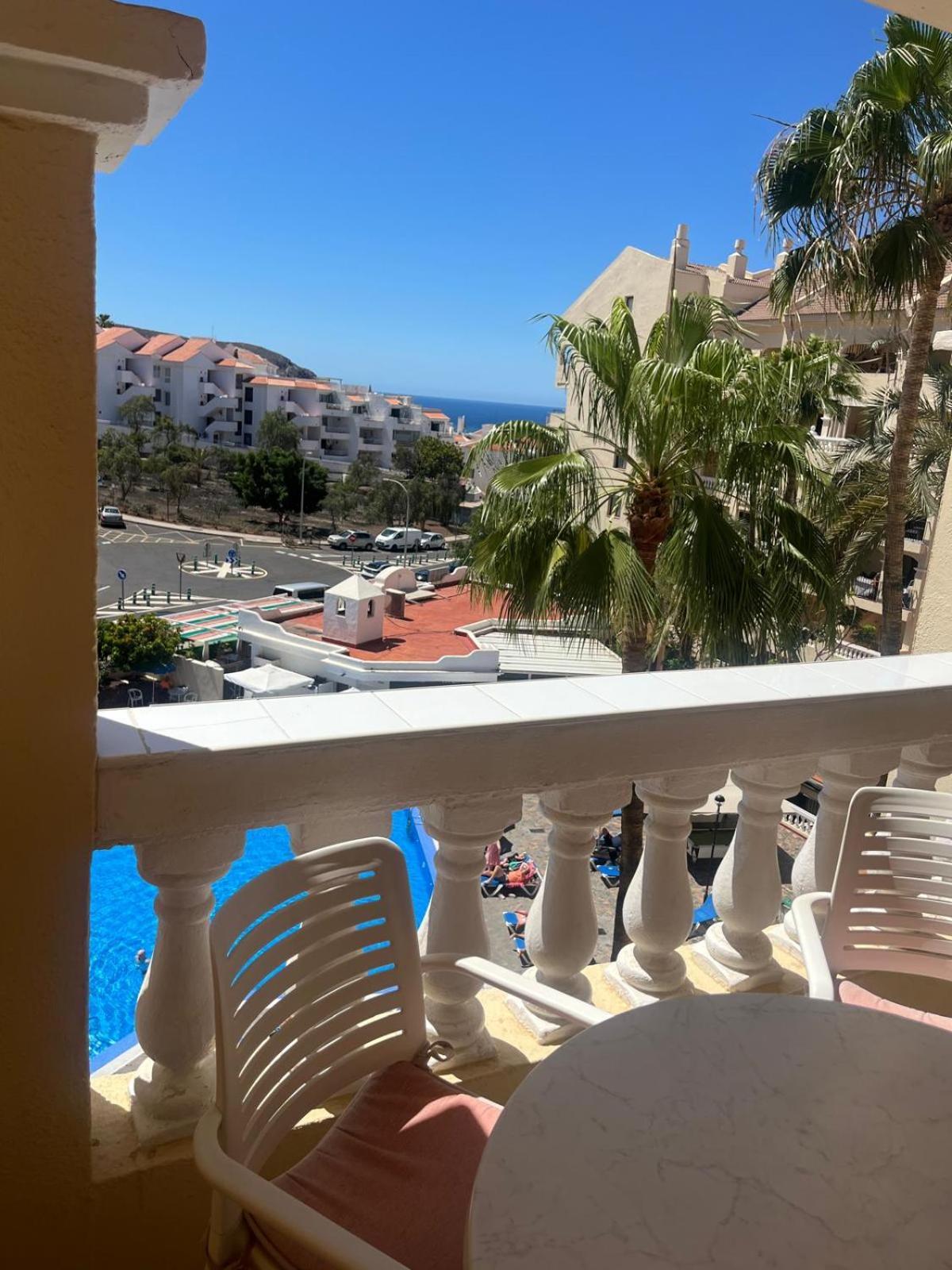 Castle Margherita'S Apartments Los Cristianos  Exterior photo