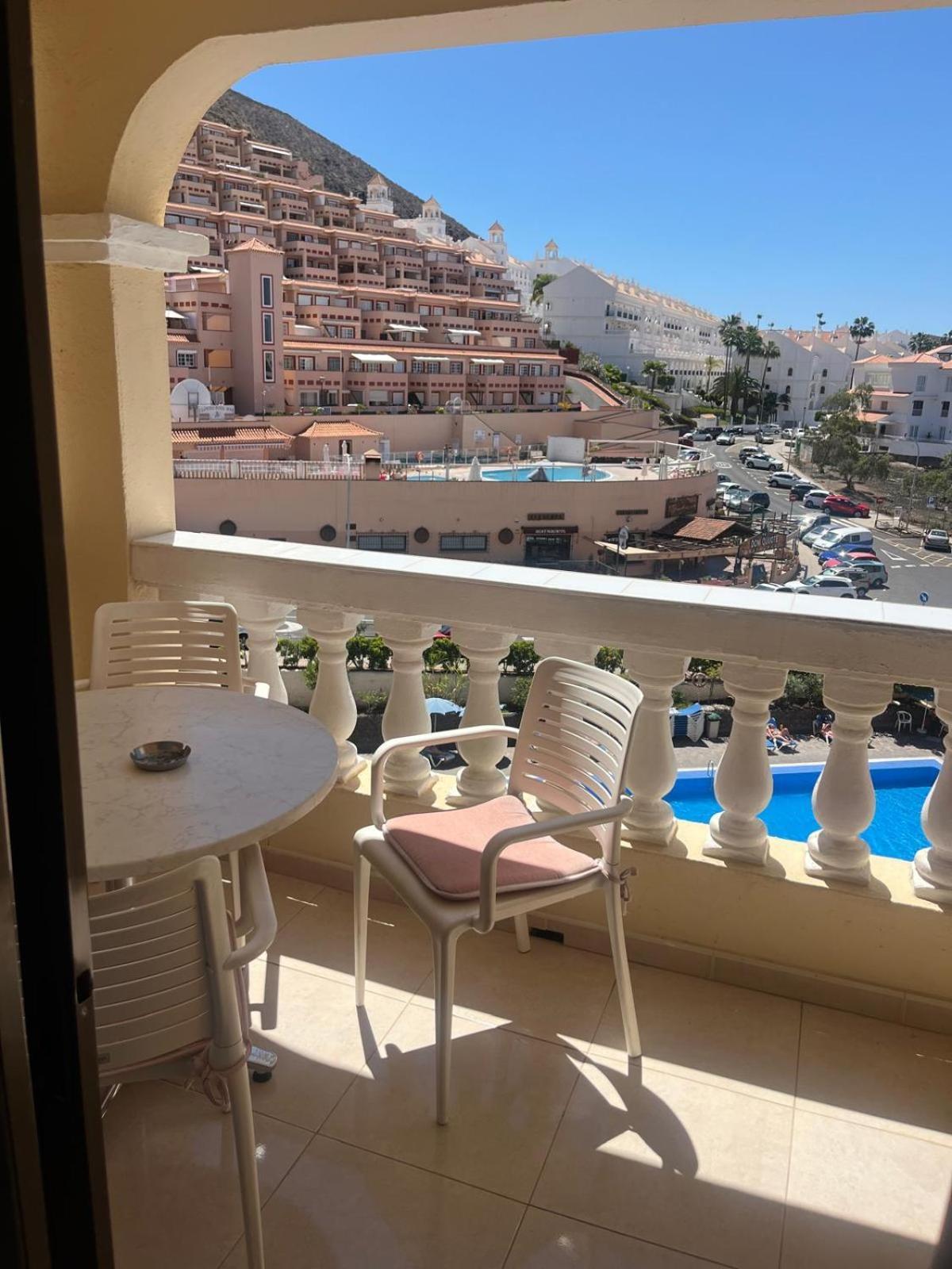 Castle Margherita'S Apartments Los Cristianos  Exterior photo
