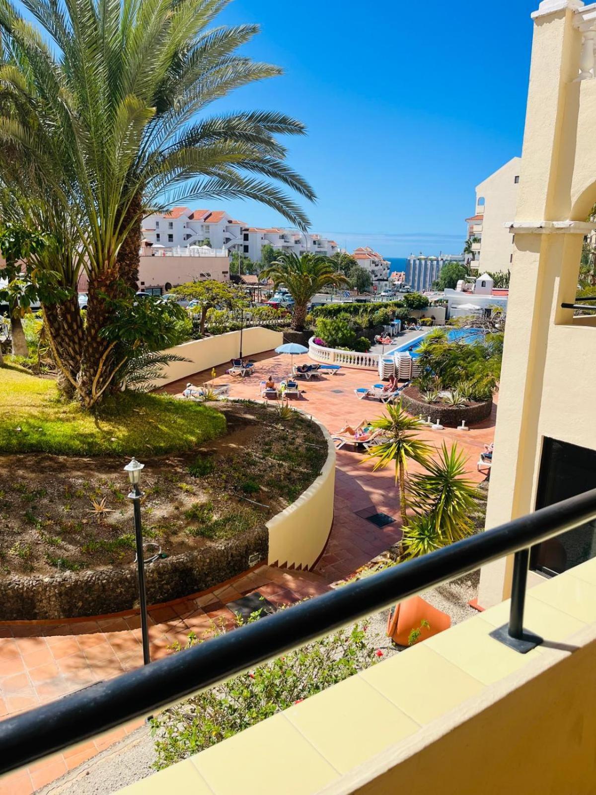 Castle Margherita'S Apartments Los Cristianos  Exterior photo